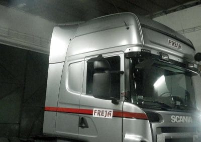 Oklejanie samochodów ciężarowych TIR – zmiana koloru