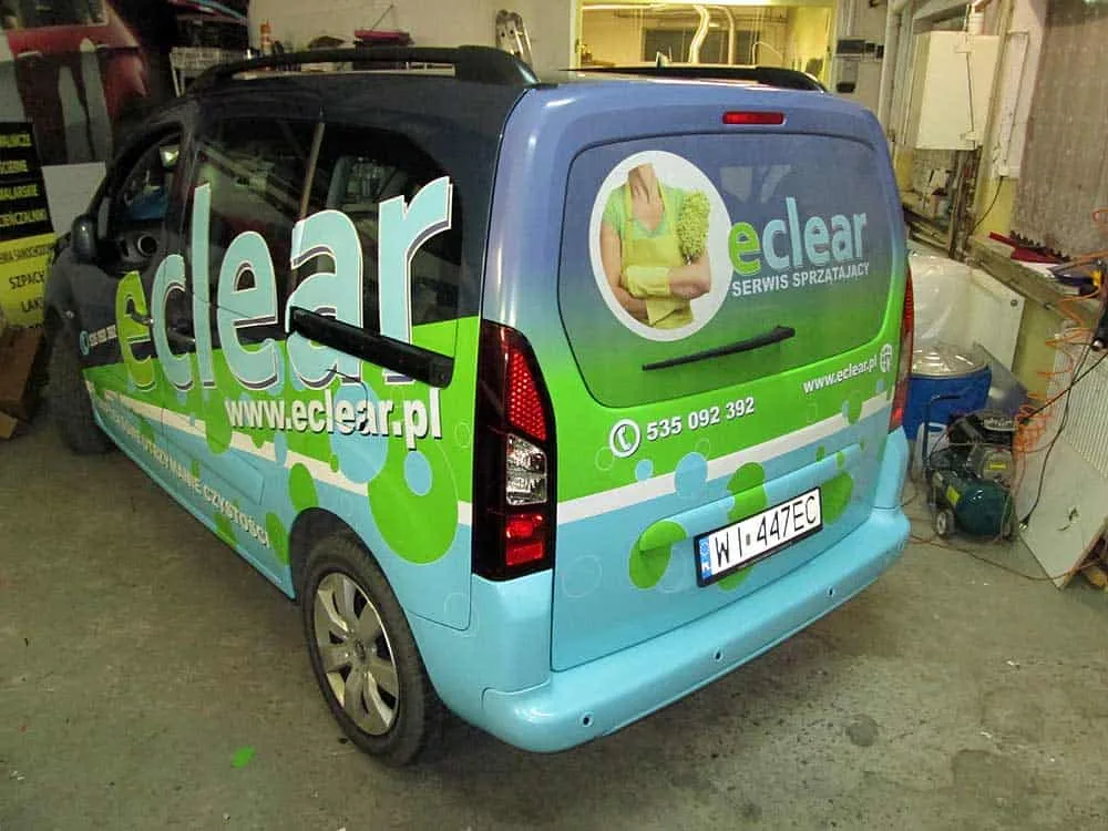 reklama na samochodzie dostawczym