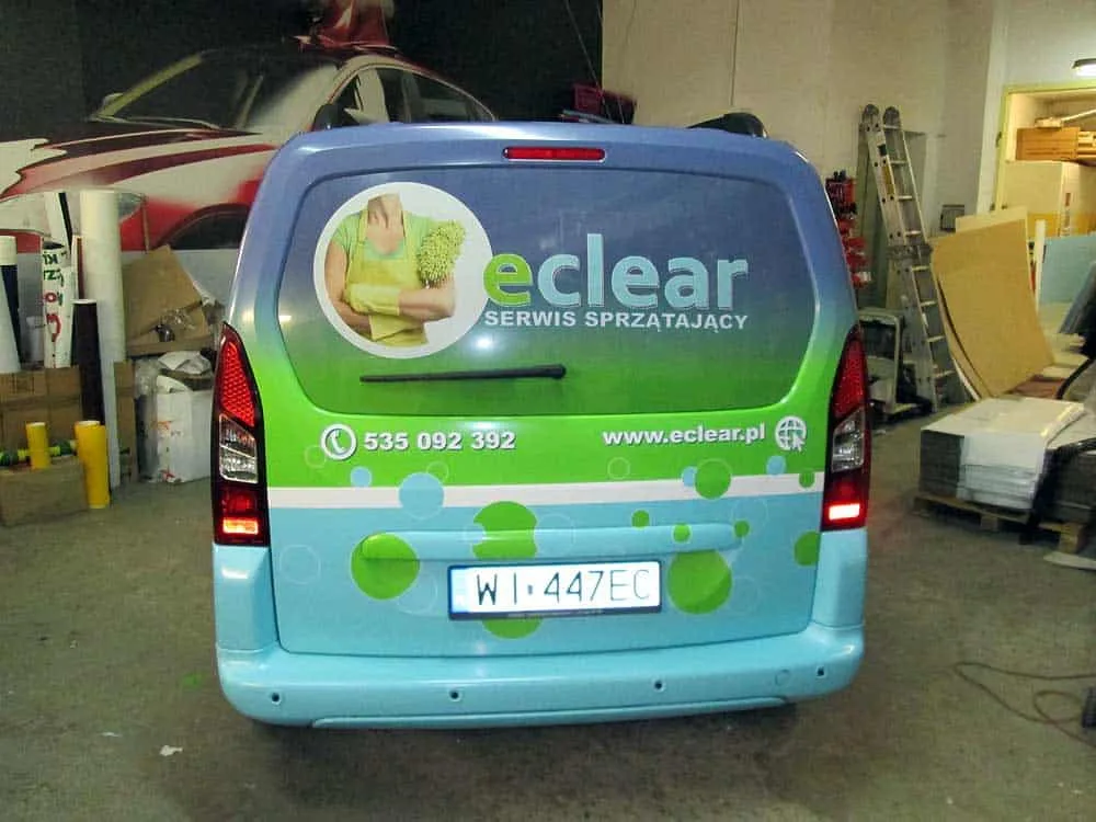 reklama na samochodzie dostawczym