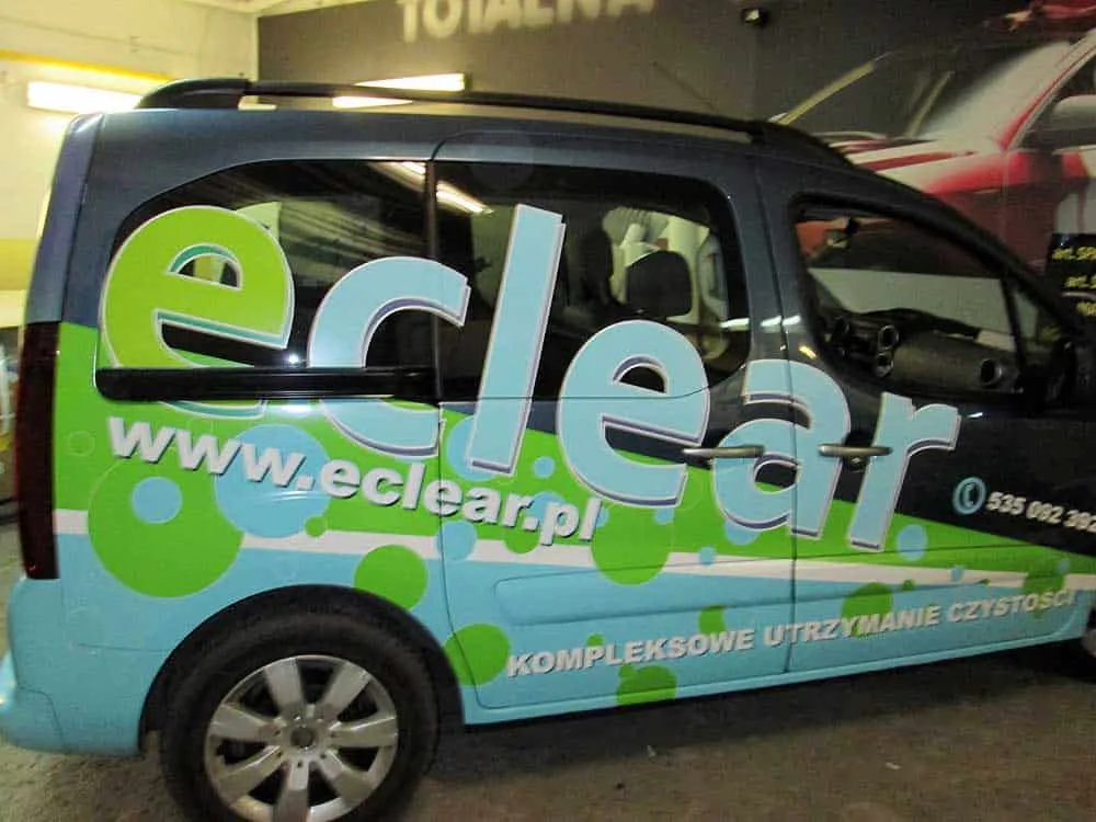 reklama na samochodzie dostawczym