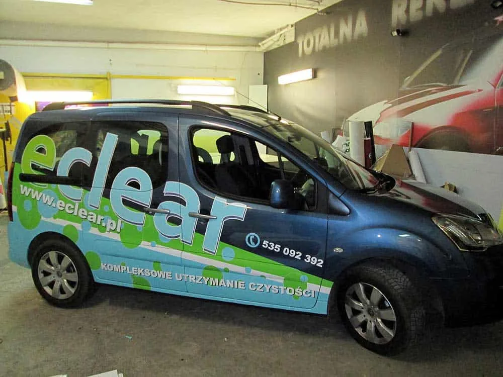 reklama na samochodzie dostawczym