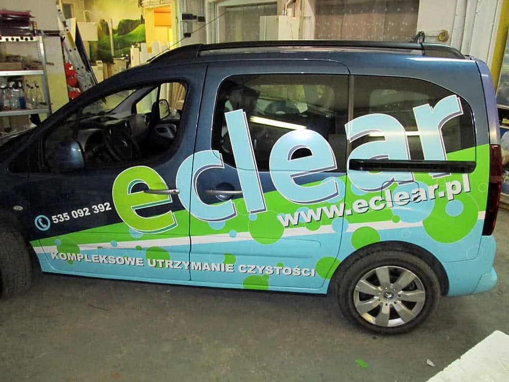 reklama na samochodzie dostawczym