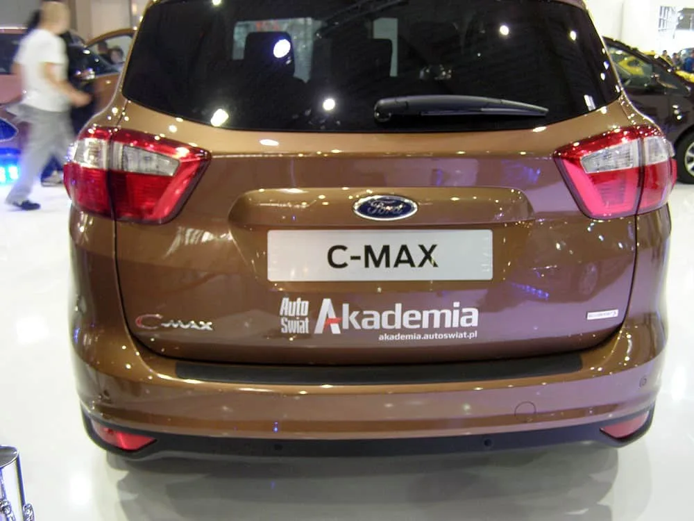 oklejanie samochodów reklamą