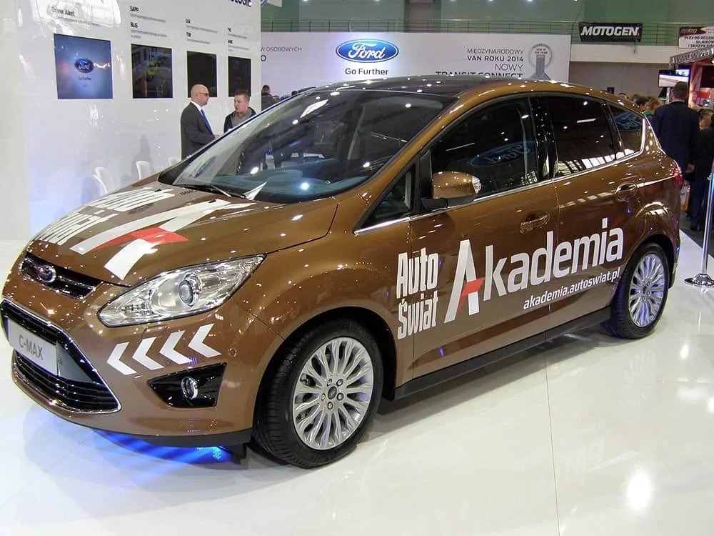 oklejanie samochodów reklamą