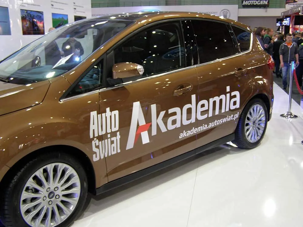 oklejanie samochodów reklamą