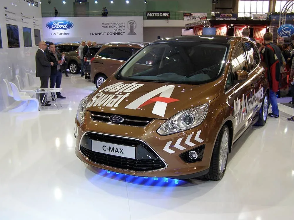 oklejanie samochodów reklamą