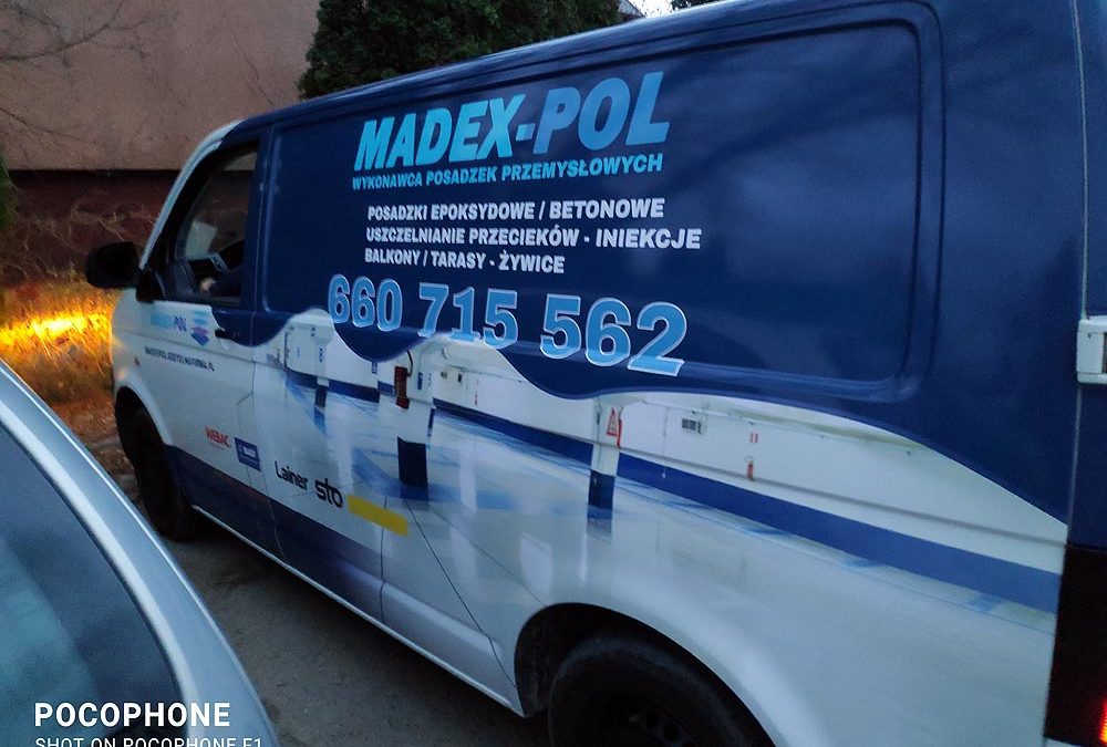 Oklejanie samochodów dostawczych średnich