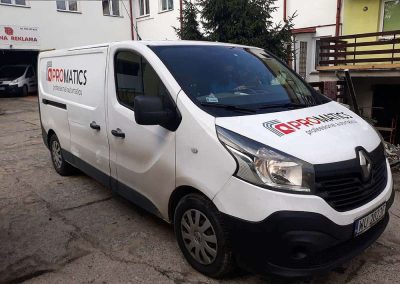 Oklejanie samochodów dostawczych średnich