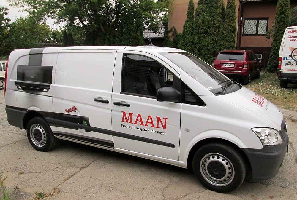 Oklejanie samochodów dostawczych średnich