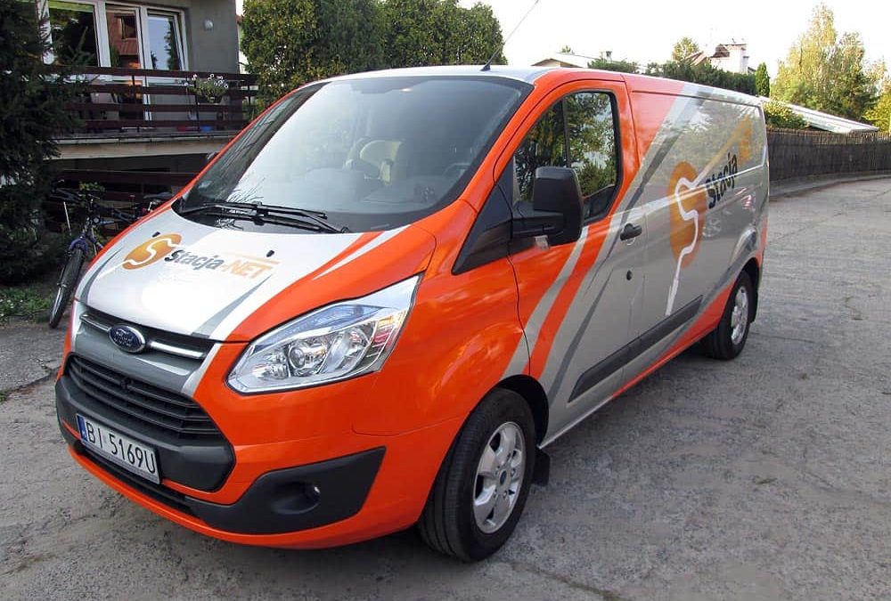 Oklejanie samochodów dostawczych średnich