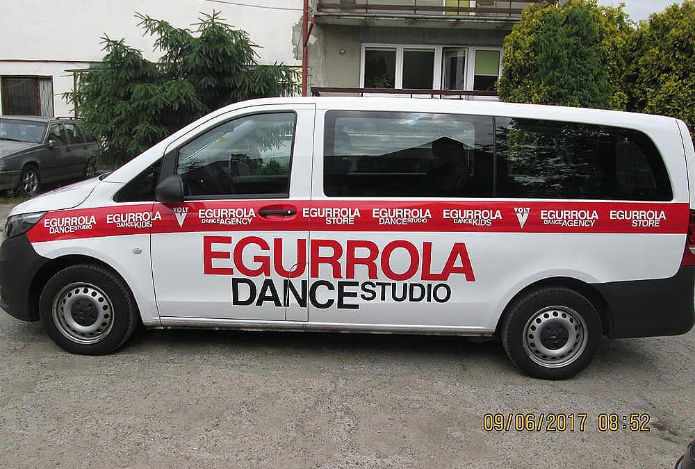 Oklejanie samochodów dostawczych średnich