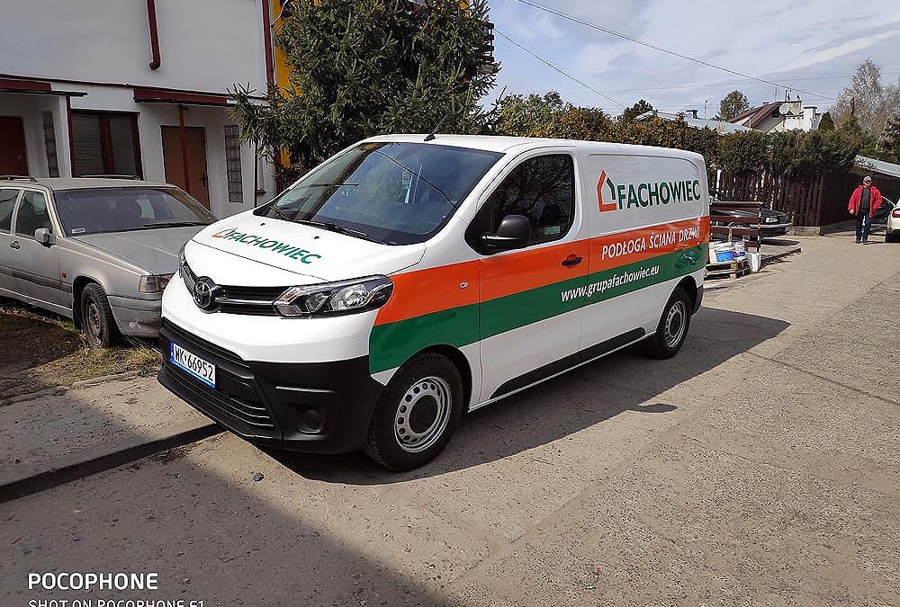 Oklejanie samochodów dostawczych średnich