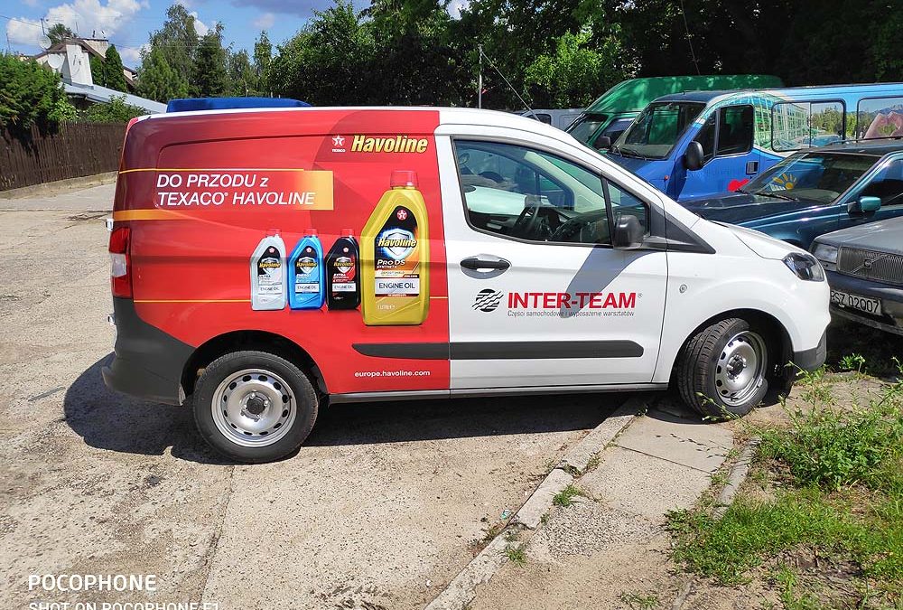 Oklejanie samochodów dostawczych średnich