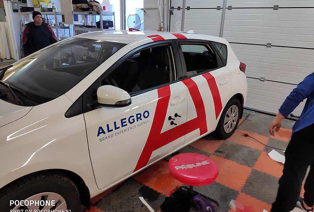 Oklejanie samochodów osobowych