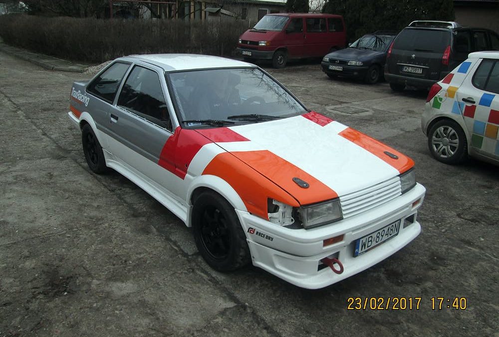 Oklejanie samochodów rajdowych