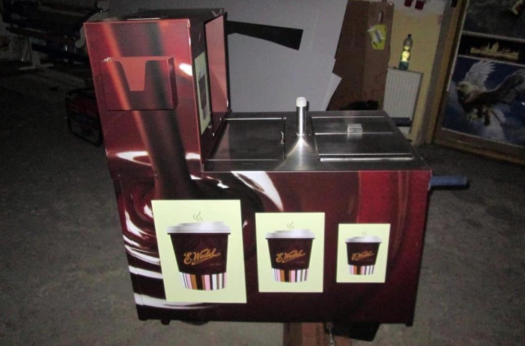 Oklejanie wózka do kawy