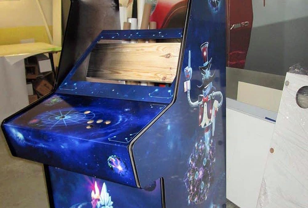 Oklejanie automatu do gier