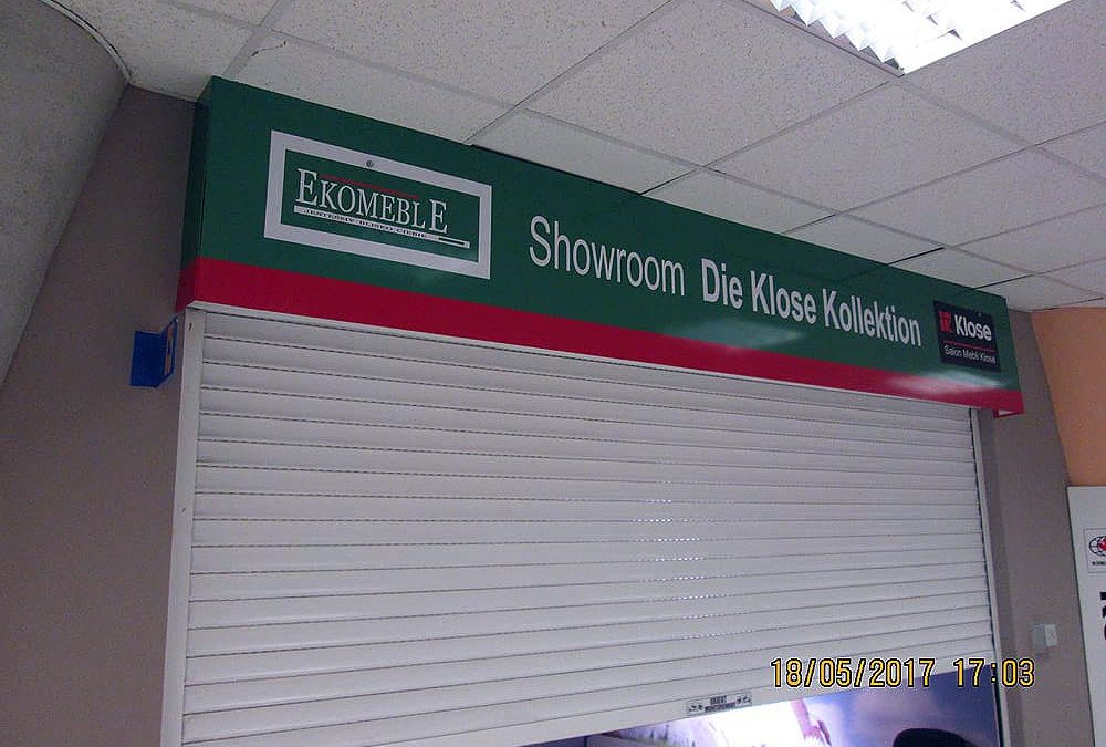 Branding ekspozycji w salonie meblowym