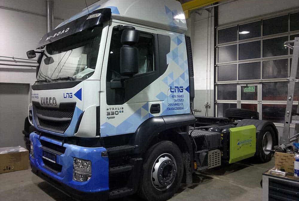 Oklejanie samochodów ciężarowych – TIR – zmiana koloru