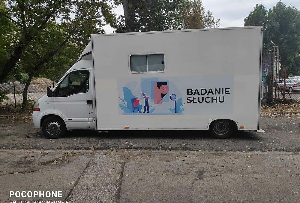 Oklejanie samochodu typu kontener