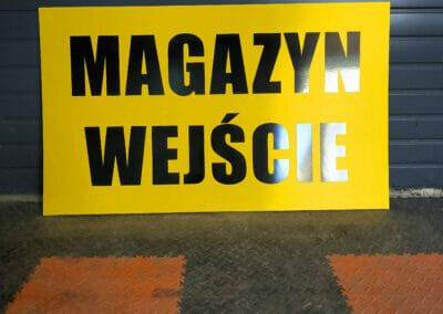 Tablica z żółtego PCV