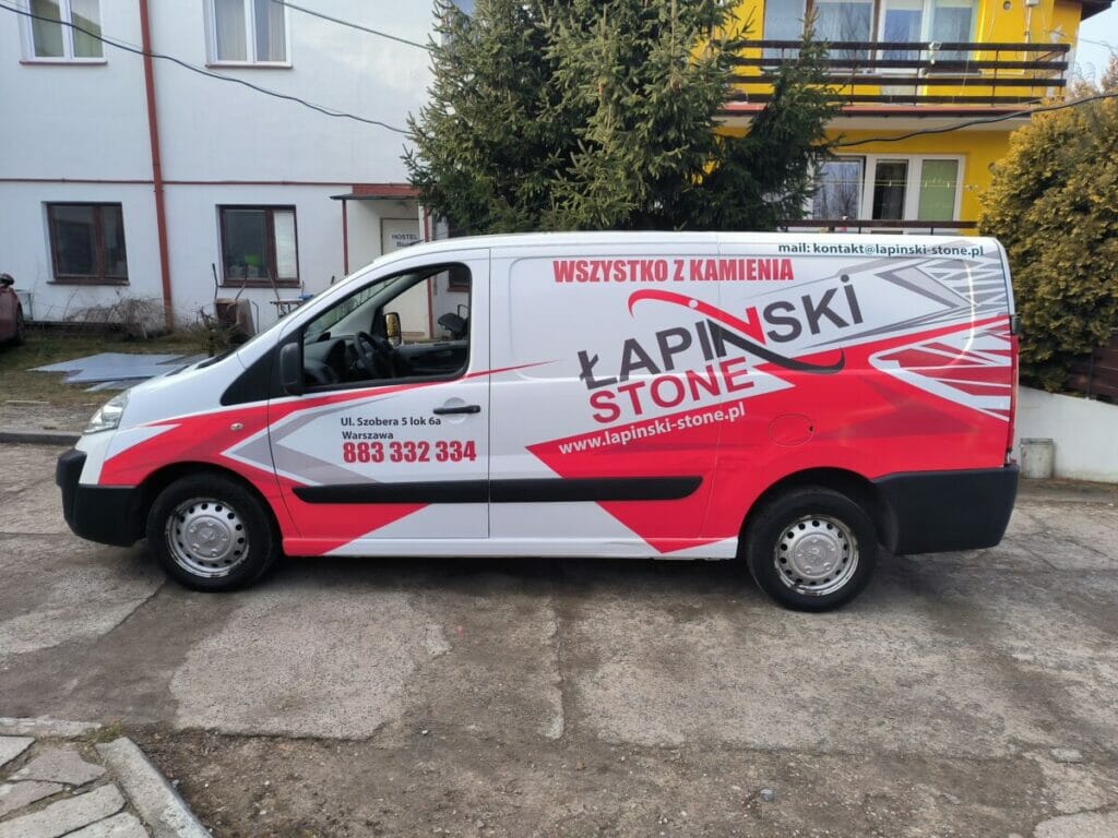 Oklejanie samochodu dostawczego – realizacja projektu graficznego