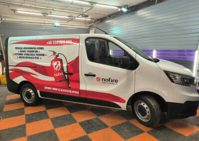 Oklejanie samochodów dostawczych średnich