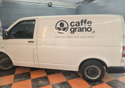 Oklejanie samochodów dostawczych średnich