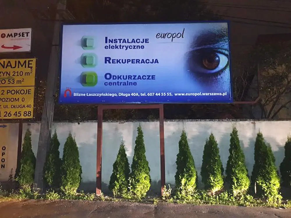Podświetlany billboard reklamowy w Starych Babicach Podświetlany billboard reklamowy w Starych Babicach