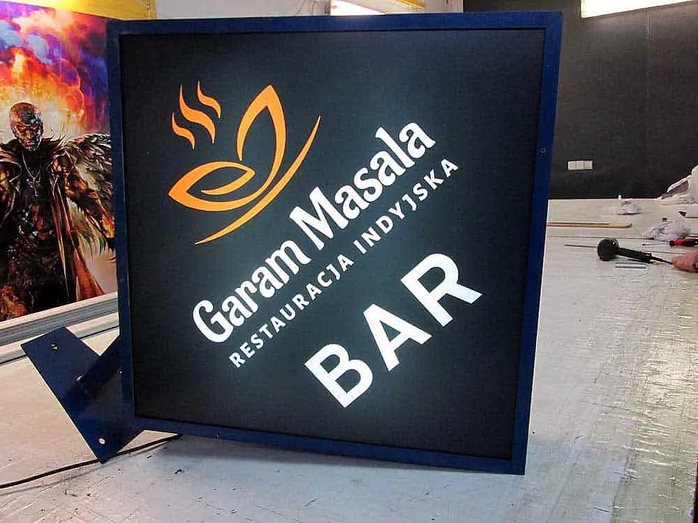 Kaseton reklamowy dla restauracji w Piasecznie Kaseton reklamowy dla restauracji w Piasecznie