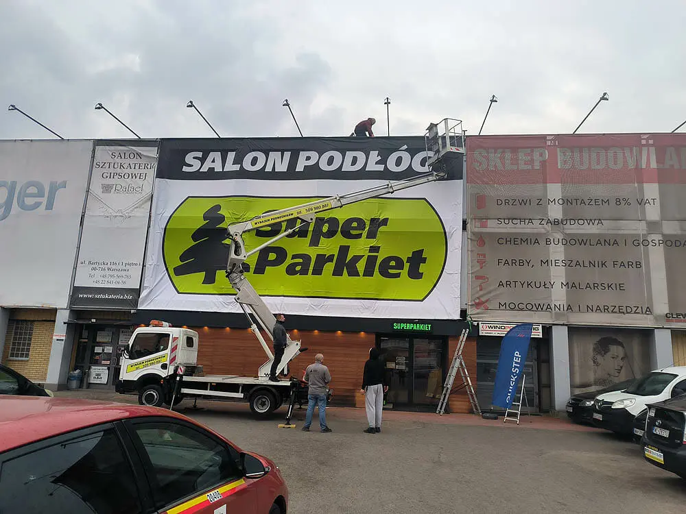 Szyld reklamowy salonu podłóg w Pruszkowie Szyld reklamowy salonu podłóg w Pruszkowie