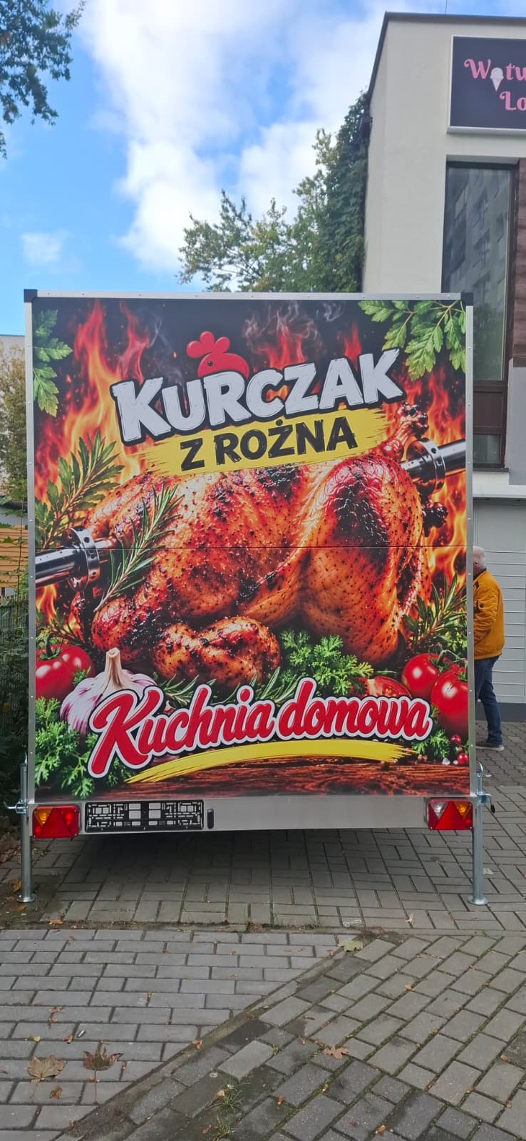 Oklejanie food trucka w Legionowie – realizacja Totalna Reklama, zdjęcie 3